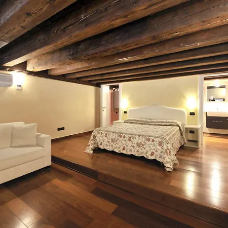 Castello Di Godego Sleeps 5 Air Con Wifi البندقية